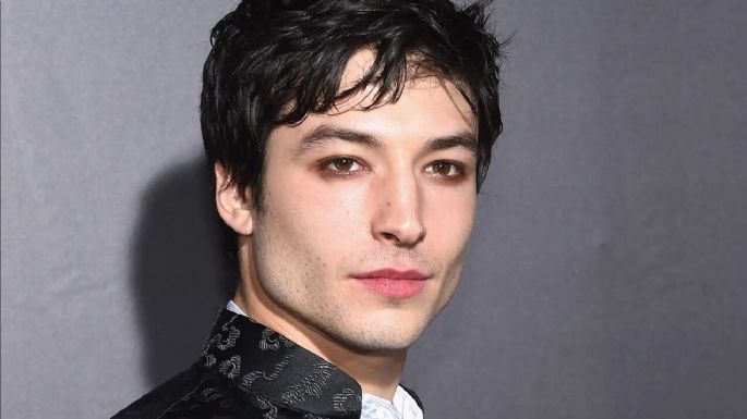 Ezra Miller alberga a tres niños pequeños y a su madre en Vermont Farm ¿Están secuestrados?