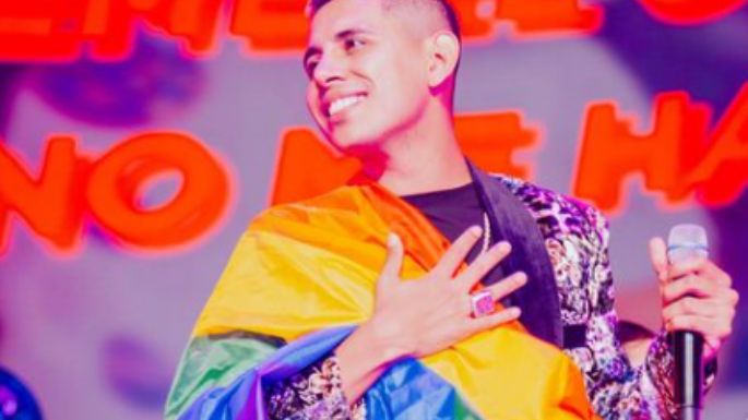 Johnny Caz comparte su orgullo tras ser coronado como 'Rey Gay' del Pride 2022