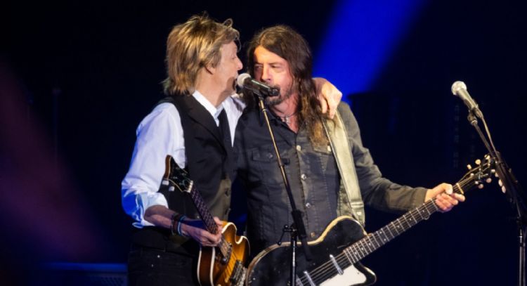Dave Grohl se une a Paul McCartney en su primera actuación desde la muerte de Taylor Hawkins