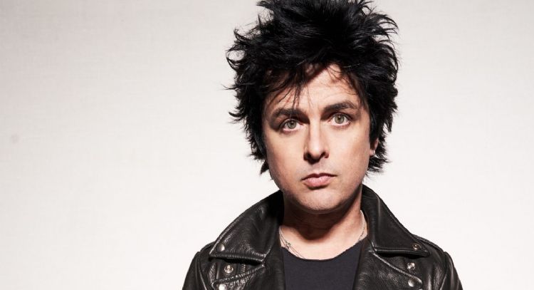 Billie Joe Armstrong de Green Day renuncia a su nacionalidad estadounidense por esta fuerte razón