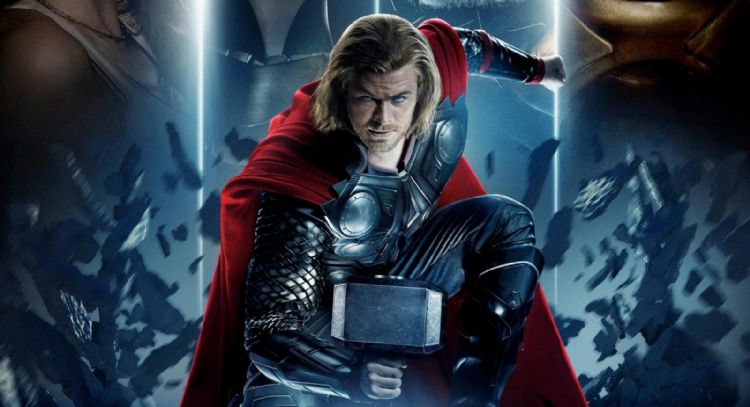 Chris Hemsworth habla sobre su escena sin ropa en 'Thor' y cómo lo consoló Russell Crowe