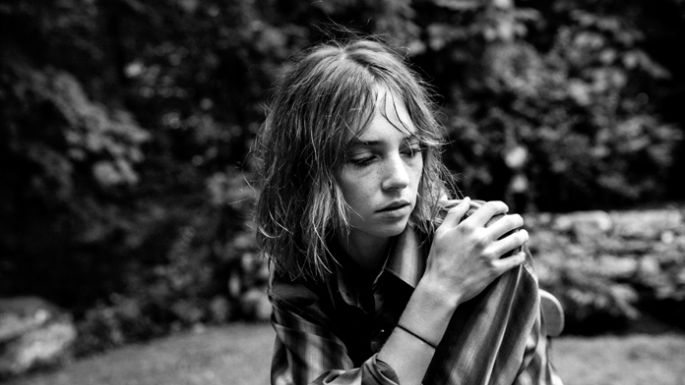 Maya Hawke, actriz de 'Stranger Things', anuncia su nuevo álbum musical y lanza el tema 'Thérèse'