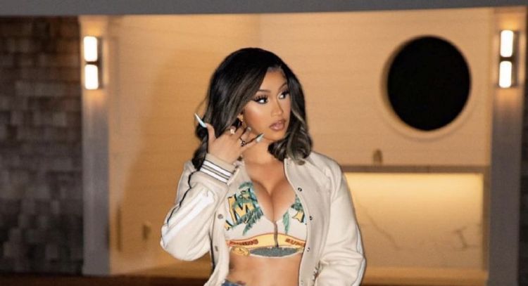 Cardi B recluta a Kanye West y Lil Durk para su nuevo sencillo 'Hot Sh-t'; escúchalo a continuación
