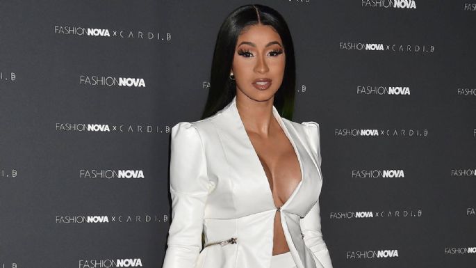 Cardi B acusa a la sala de sombra de 'gaslighting' en una desordenada disputa en línea