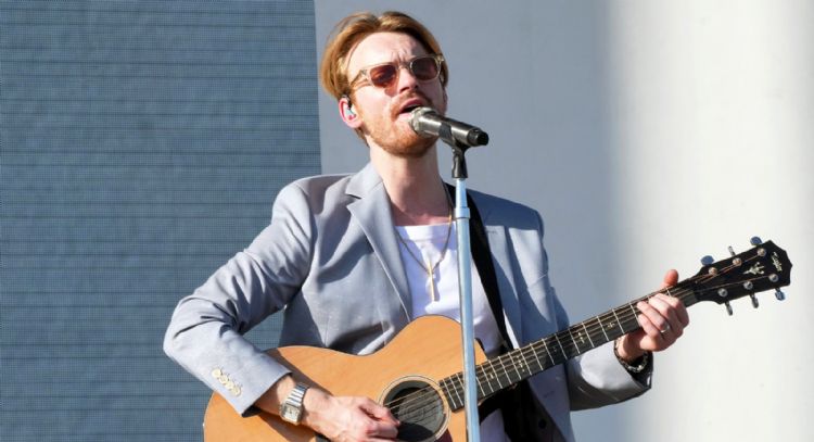Finneas, hermano de Billie Eilish, dice que no tiene ningún deseo de ser más famoso de lo que ya es