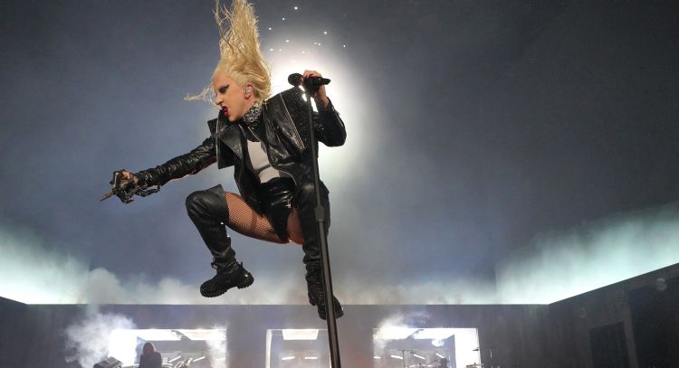 Lady Gaga estrena siete canciones en la primera noche de su gira 'Chromatica Ball' en Alemania