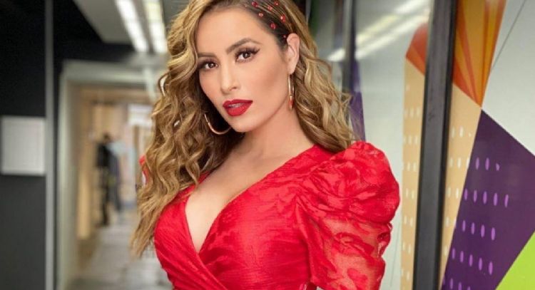 Cynthia Rodríguez saca el glamour y derrocha belleza con este coqueto look rosa
