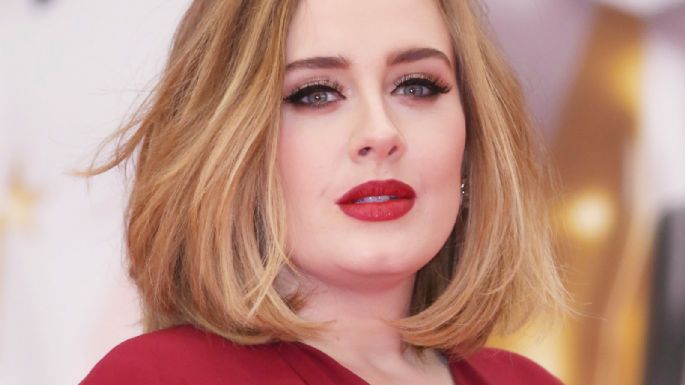 Adele detiene su concierto 4 veces para calmar a su público
