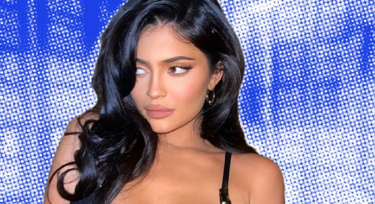 Kylie Jenner saca el glamour y derrocha belleza con este elegante look blanco