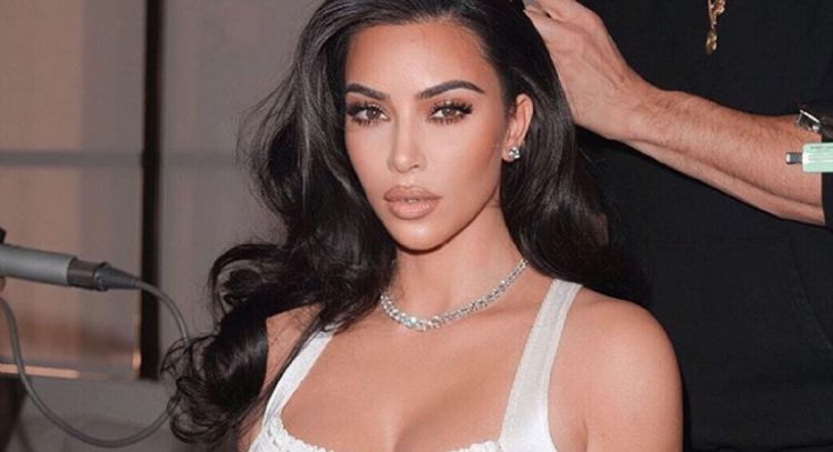 FOTO: Kim Kardashian regresa a Instagram y deleita a sus fans con este encantador vestido negro