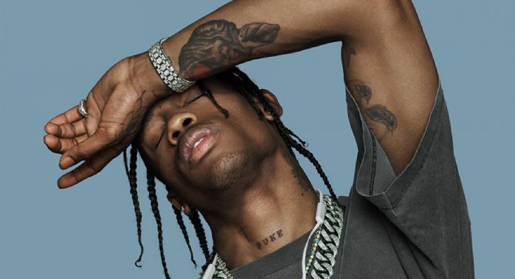 Travis Scott detiene concierto para llamarle la atención a dos fanáticos