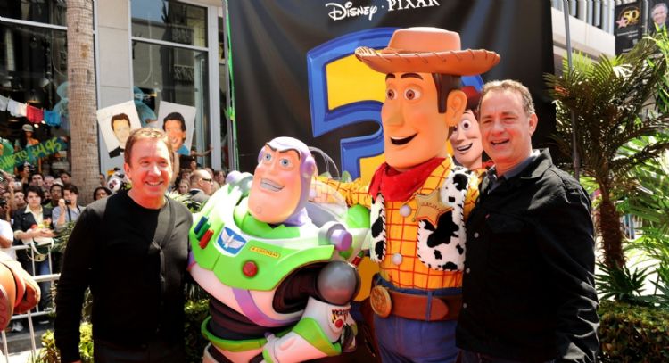 Tom Hanks indica que no entiende por qué no eligieron a Tim Allen para 'Lightyear'