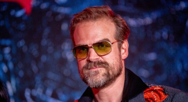 Actor de 'Stranger Things' revela que consideró matar a un gato por el método de actuación