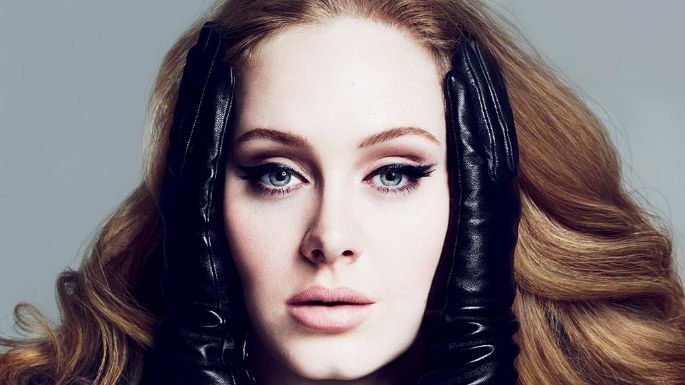 Adele reaparece con este cambio en su rostro durante una salida con su novio