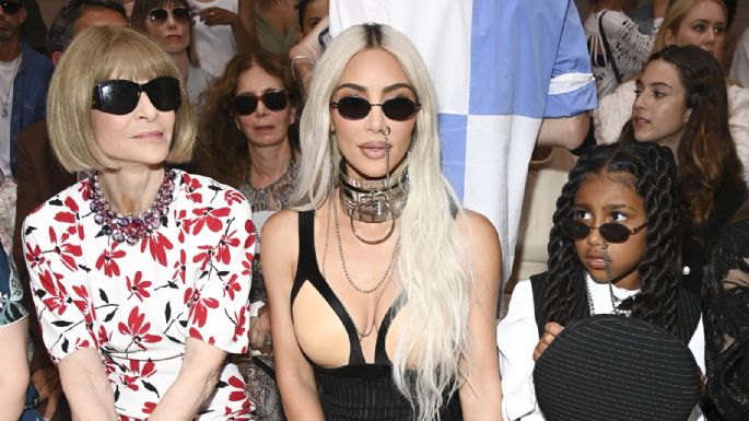 Kim Kardashian revela por qué North sostuvo un cartel de “stop” en la Semana de la Moda