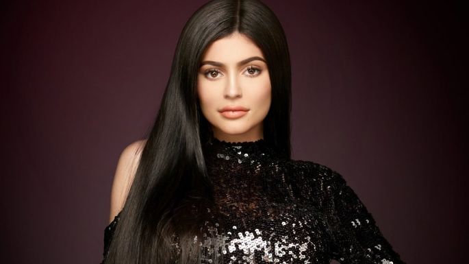 Kylie Jenner muestra su impresionante colección de zapatos de diseñador junto a Stormi