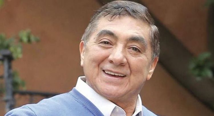 Carlos Bonavides preocupa al aparecer golpeado en conferencia de prensa, ¿qué le paso?