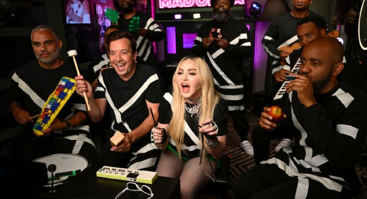 VIDEO: Madonna se une a Jimmy Fallon, para interpretar esta canción con instrumentos de juguete