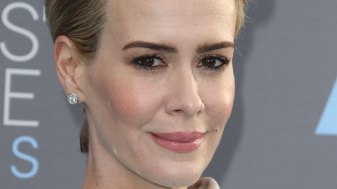 Sarah Paulson estrena cambio radical de look mientras recibe premio por 'American Crime Story'