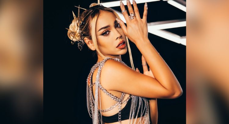 FOTO: Danna Paola posa con revelador conjunto blanco y paraliza Internet