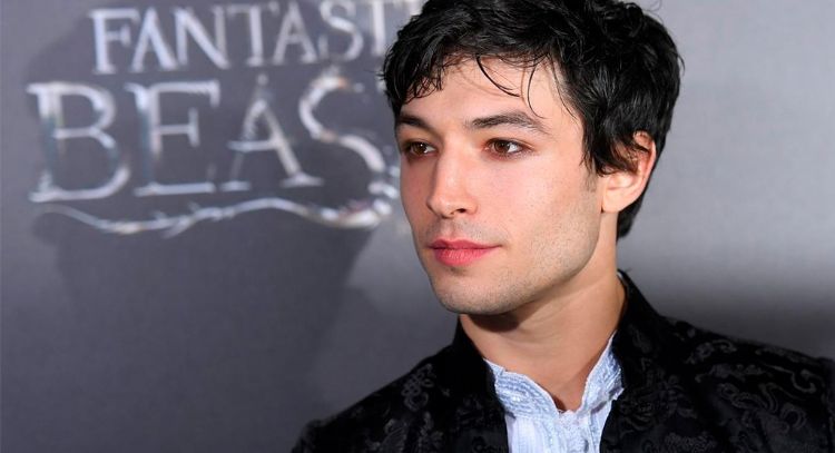 Ezra Miller se reúne con ejecutivos de Warner Bros. por su comportamiento negativo y se disculpa