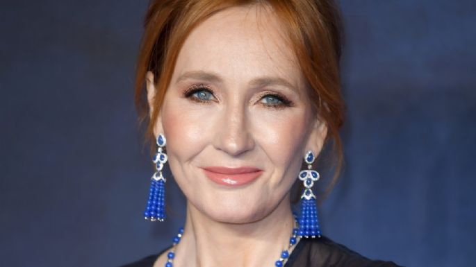 J.K. Rowling, autora de 'Harry Potter' critica los baños neutros de la UNAM y la tunden en redes