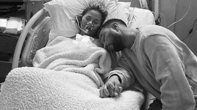 Chrissy Teigen y John Legend esperan otro bebé tras sufrir una pérdida en su anterior embarazo