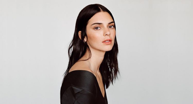 Kendall Jenner presume figura con ceñido vestido blanco y paraliza Internet