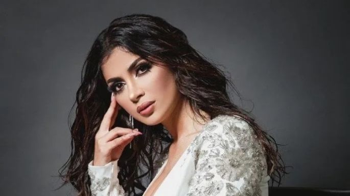 Kimberly Flores presume su estilo en Instagram al lucir sus curvas con sofisticado vestido blanco