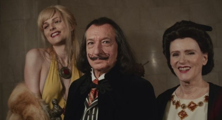 Ezra Miller regresa junto a Ben Kingsley en las nuevas imágenes de la biopic de Salvador Dalí