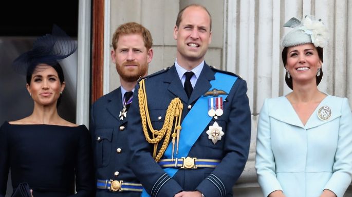 Reina Isabel II los une: Príncipe William y Harry llegan juntos a Buckingham con Kate y Meghan