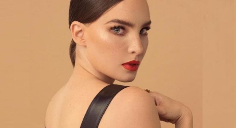 FOTO: Belinda demuestra su belleza con este increíble 'look' rosa y le llueven halagos; así modela