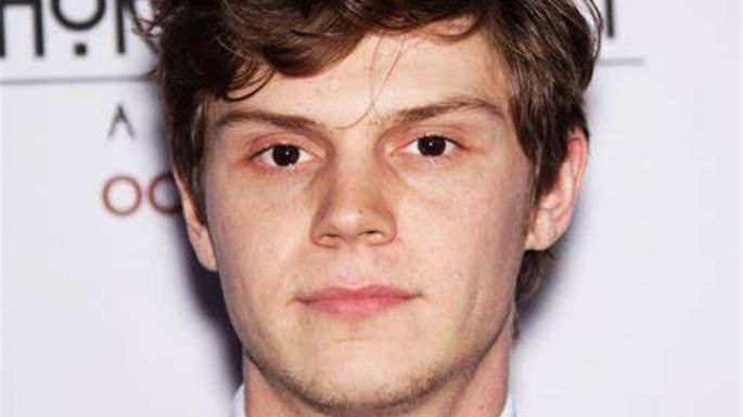 Netflix revela nuevas imágenes de Evan Peters como Jeffrey Dahmer en 'Monster' de Ryan Murphy