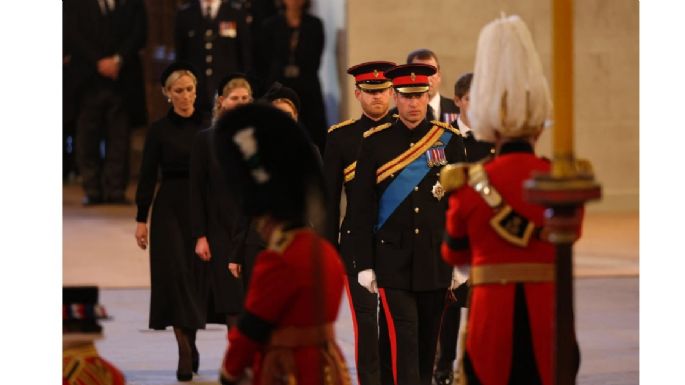 El príncipe Harry devastado luego de que le quitaran esto de la reina Isabel a su uniforme militar