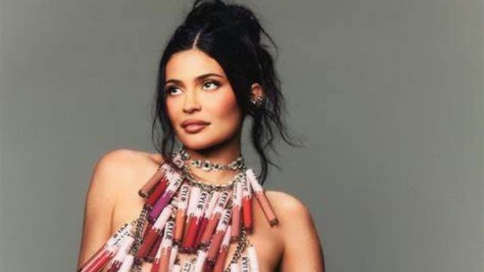 Kylie Jenner comparte coqueta FOTO de su look y paraliza Internet