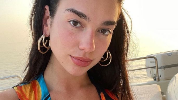 Desde Instagram, Dua Lipa roba suspiros en ceñido conjunto rojo, ideal para esta temporada de calor