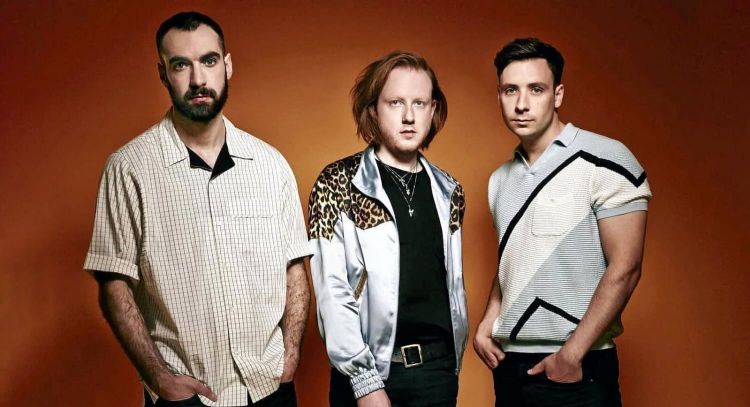 Two Door Cinema Club cancelan su participación en el Corona Capital por una terrible enfermedad