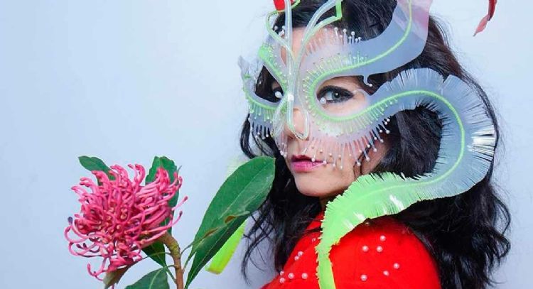 Björk lanza su nueva canción titulada 'Ancestress', la cual es un tributo a su difunta madre