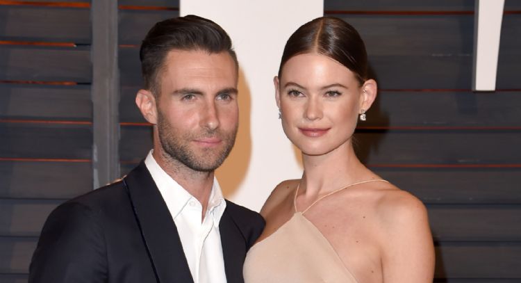 Behati Prinsloo regresa a Instagram con una polémica foto tras las infidelidad de Adam Levine