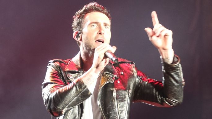 Exprofesora de yoga de Adam Levine arremete contra él y dice que la trató como “basura usada”