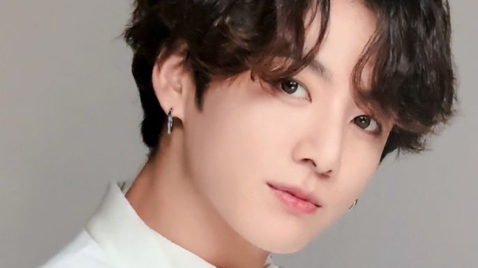 Jungkook sería visto con su novia y de inmediato comienza la envidia