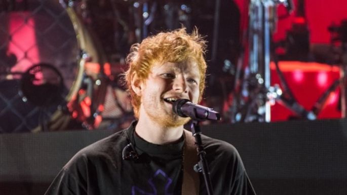 Ed Sheeran sorprende al transformar un club en un karaoke e interpretar estas increíbles canciones
