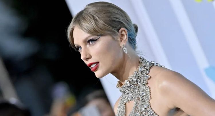 Taylor Swift revela la letra de sus canciones del próximo 'Midnights' de esta espectacular forma