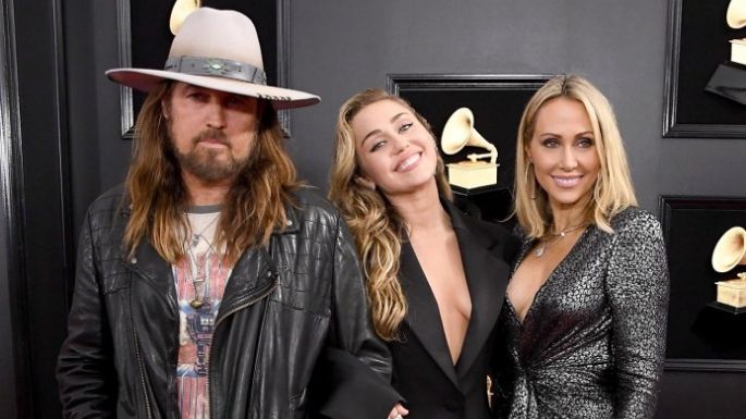 Billy Ray Cyrus se compromete con cantante a meses de separarse de la madre de Miley Cyrus