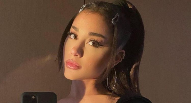 Ariana Grande confirmaría de este modo su divorcio de su esposo Dalton Gomez