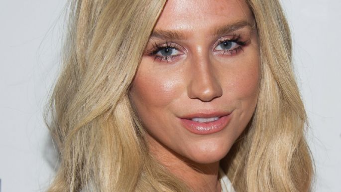 Kesha sufre hemorragia en las cuerdas vocales durante tributo a Taylor Hawkins