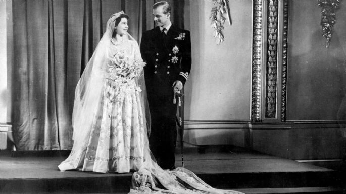 5 datos desconocidos del vestido de novia de la Reina Isabel II