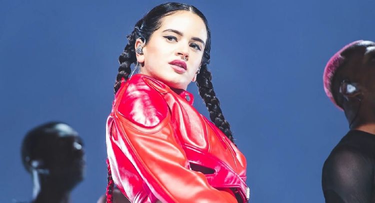 Rosalía habla sobre el peso de la fama en las nuevas canciones de la edición de lujo de 'Motomami'