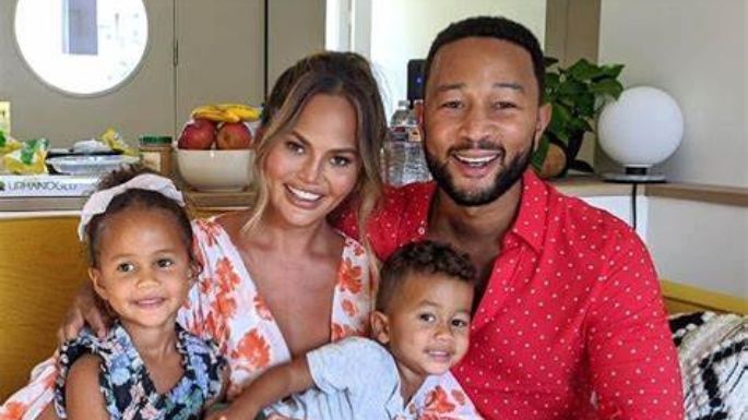 John Legend comparte cual fue la reacción de sus hijos mayores por el nacimiento de su bebé