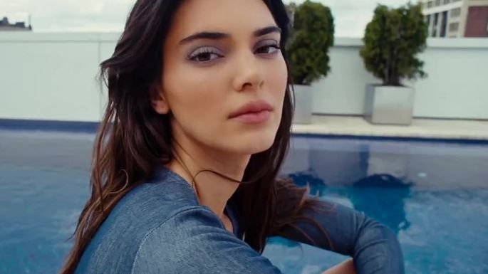 Kendall Jenner luce encantador vestido café y derrocha belleza en Instagram